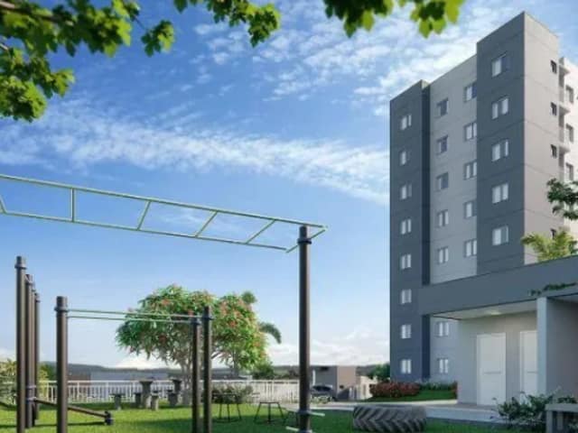 Área comum com equipamentos de ginástica ao ar livre
