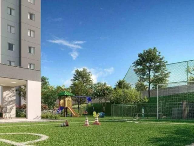 Área comum com campo de futebol e playground